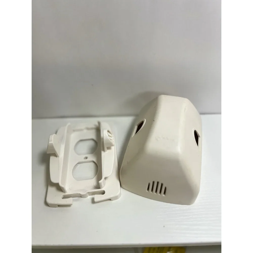 Safety‎ 1st Outlet Cover w/ Cord Shortener Plug Protector Pre-Owned